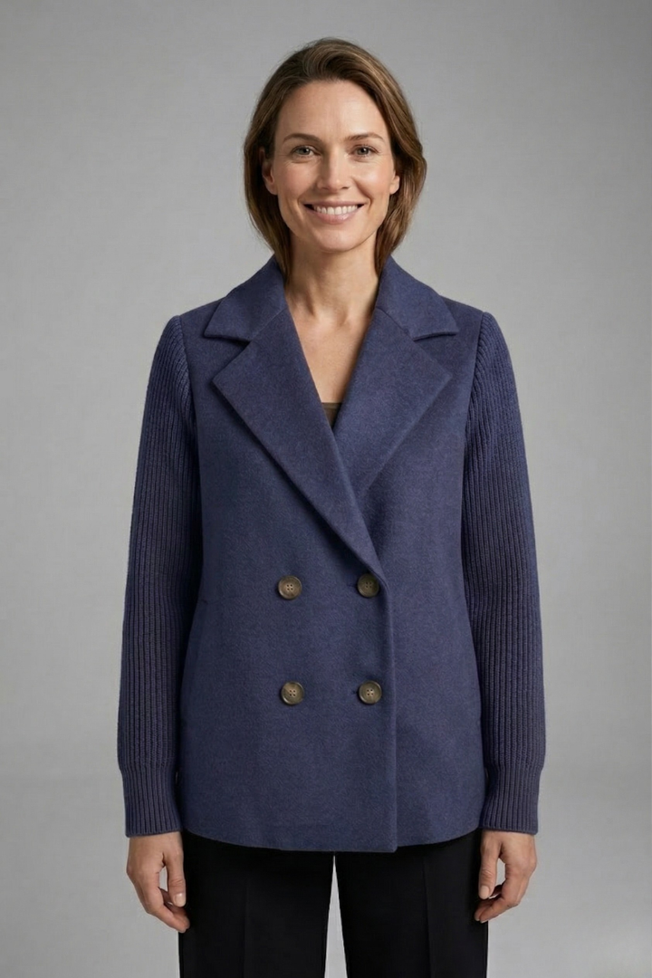 Elegant Women’s Blazer with Classic Lapel Collar and Button Closure