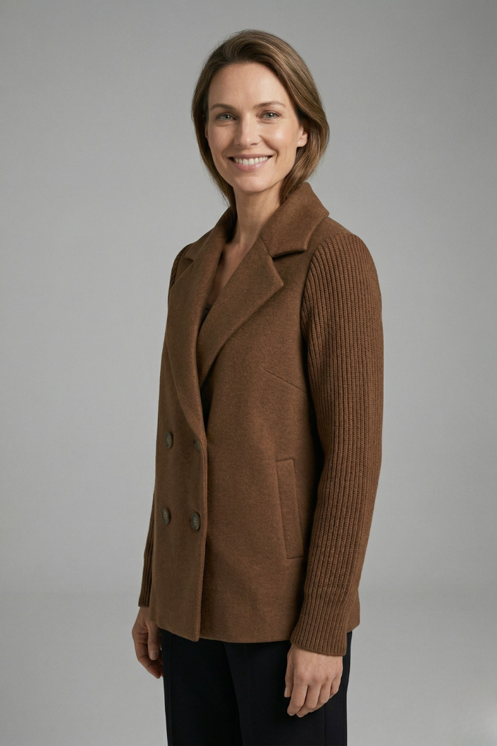 Elegant Women’s Blazer with Classic Lapel Collar and Button Closure