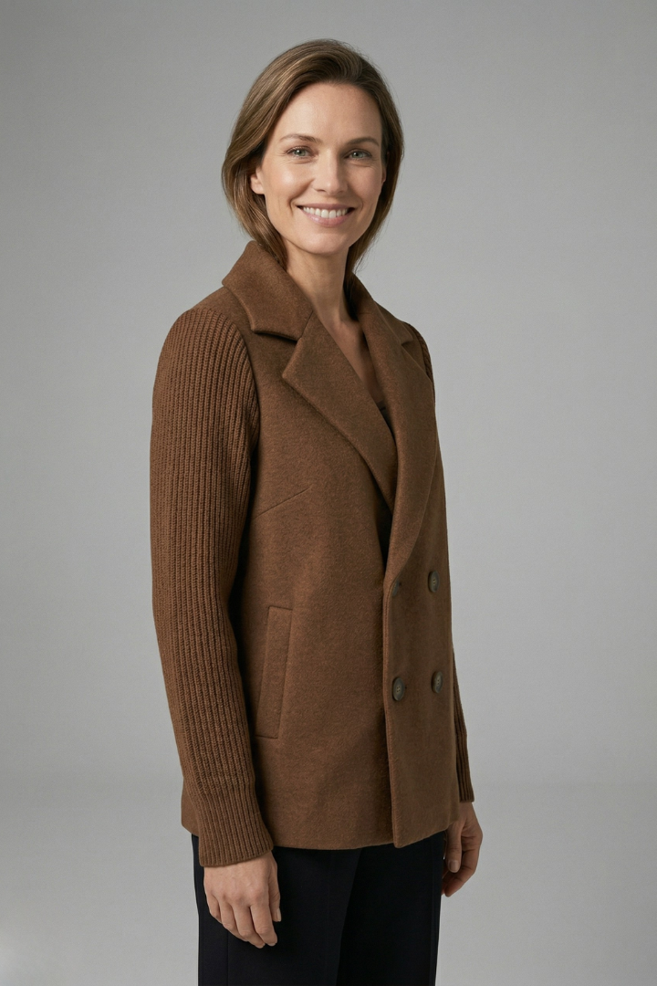 Elegant Women’s Blazer with Classic Lapel Collar and Button Closure