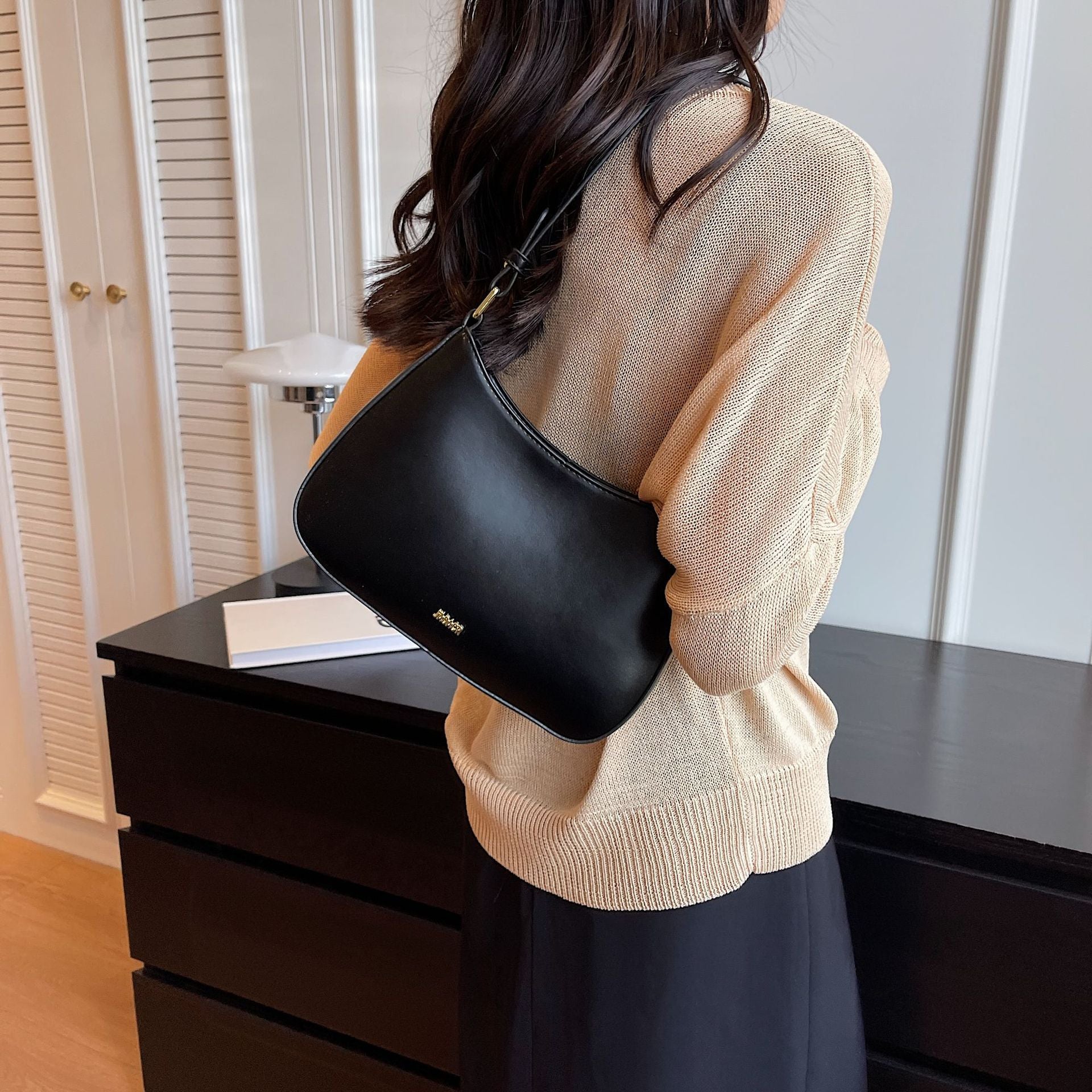 Women's Leather Shoulder Bag UK – Minimalist Adjustable Strap | The Odine | Huna