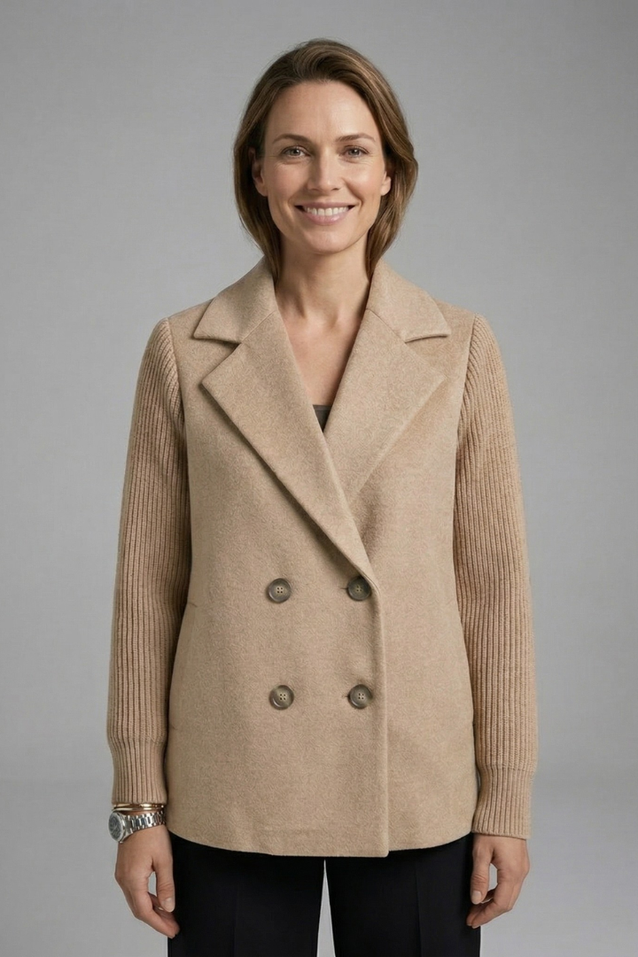 Elegant Women’s Blazer with Classic Lapel Collar and Button Closure