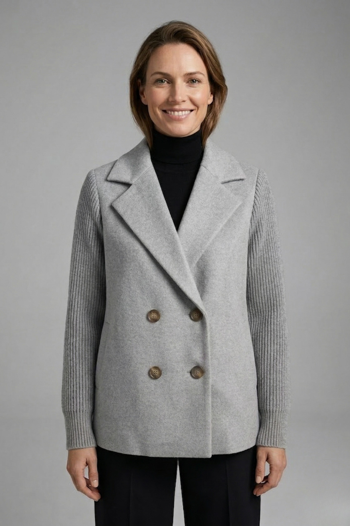 Elegant Women’s Blazer with Classic Lapel Collar and Button Closure